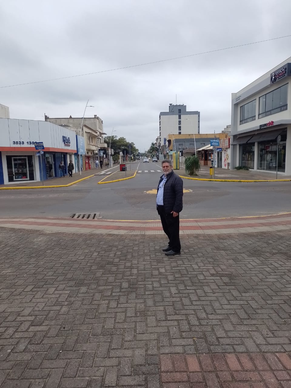 Alcir Marcos em caminhada pela cidade